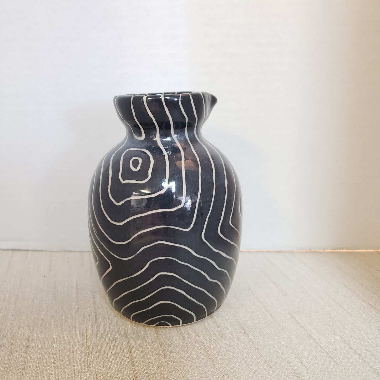 Saki Set Black and White With Topo Design