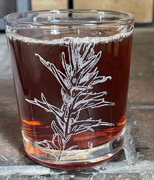 Whiskey glass with ingraved indin paintbrush