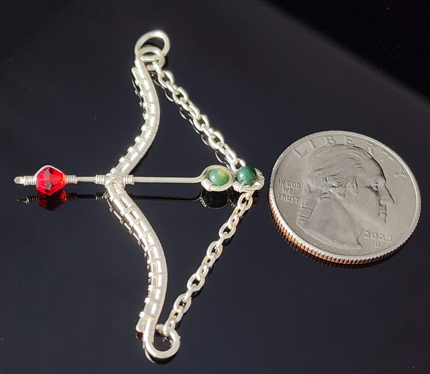 Bow and Arrow Pendant with Agate Artist: Lindsey Griffin Indian Agate and Swarovski beads in silver colored artistic wire