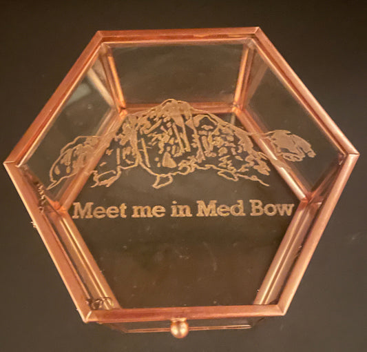 A rose gold plated and glass jewelry box with an image of Medicine Bow Peak