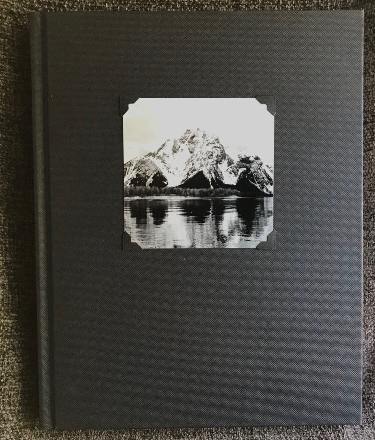 Mt Moran (Grand Tetons) Sketchbook Artist: Lisa Edwards - Photographer Black and White image of Mount Moran from Grand Teton National Park Black Sketchbook Hardcover 11" x 9" Blank, White Pages