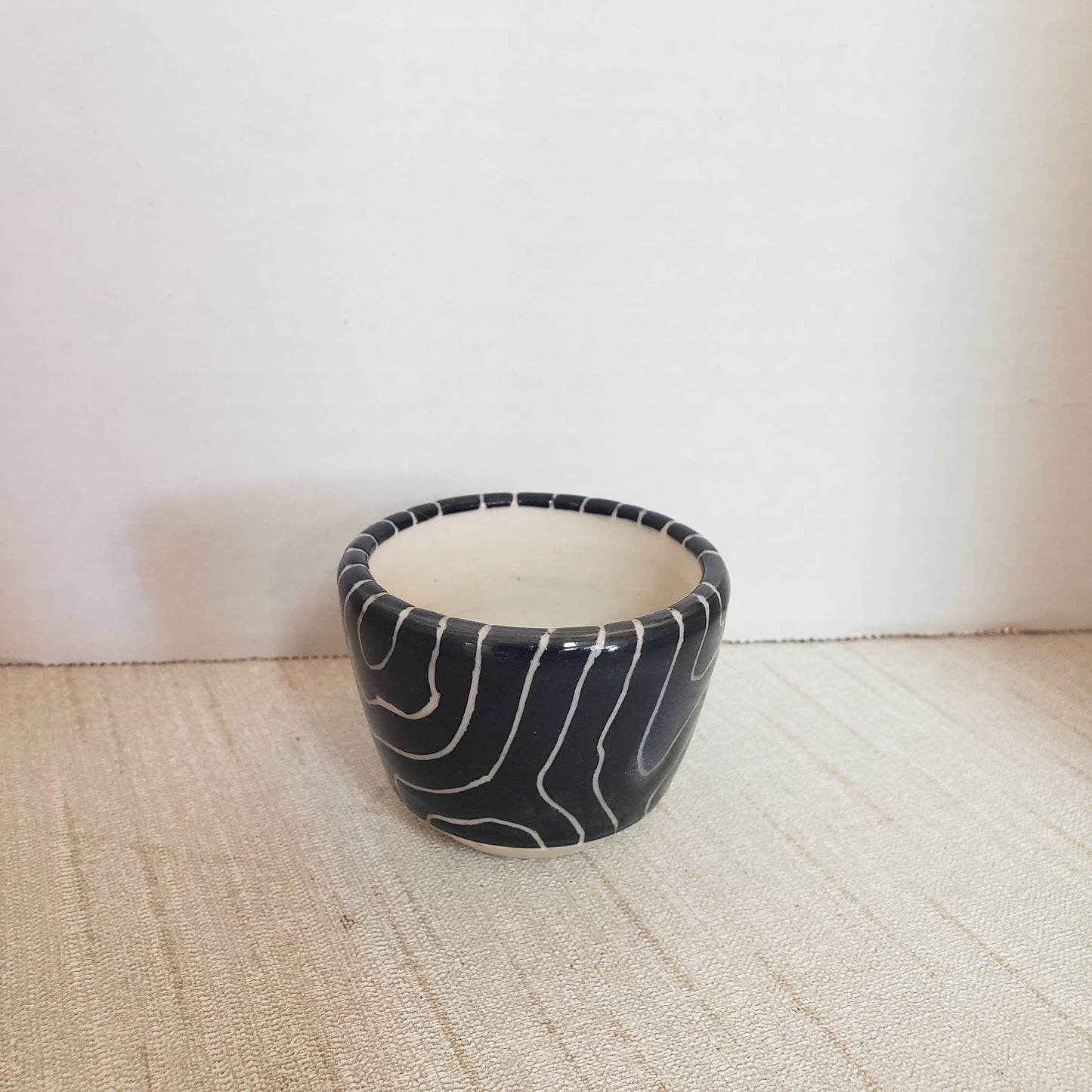 Saki Set Black and White With Topo Design