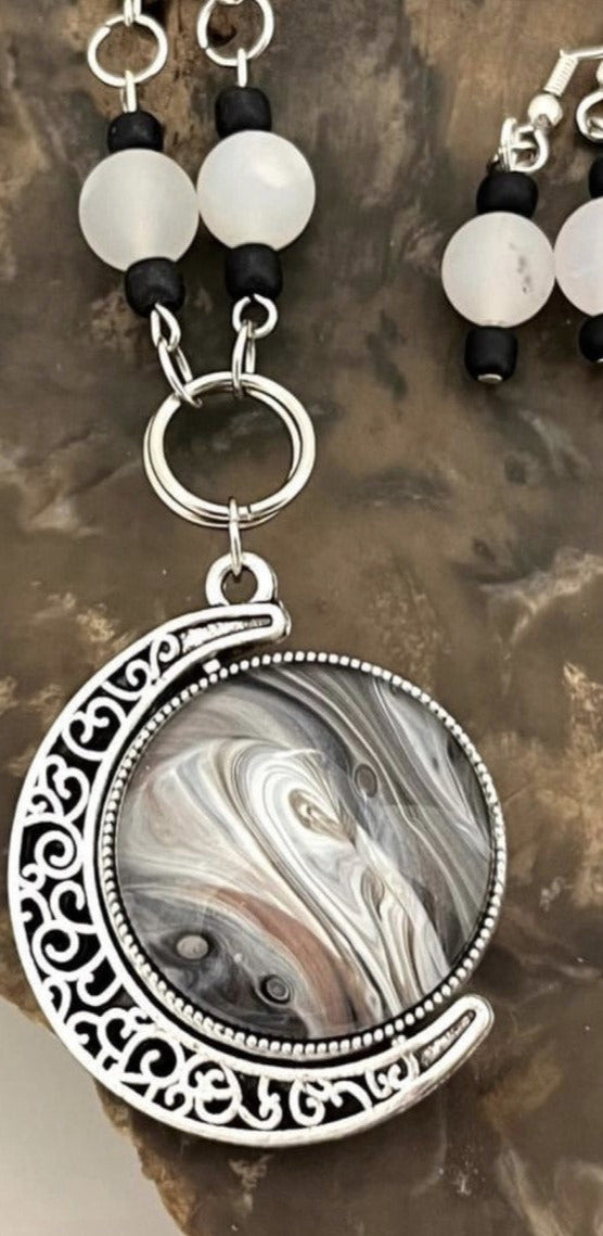 Skin Cabachon Pendant Necklace And Earring Set