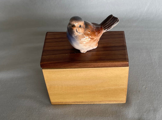 Super cute wood box! You won’t be able to take your eyes off it!  Sparrow is vintage ceramic, made in Japan, circa 1950's  The box top is 100-year-old Black Walnut, and the box is Poplar with a distinctive dark stripe along the sides  A real nice box that would accent any table and hold your small keepsakes, bracelets or other jewelry  4.5" long x 3" high x 2.5" wide box  2" tall ceramic bird